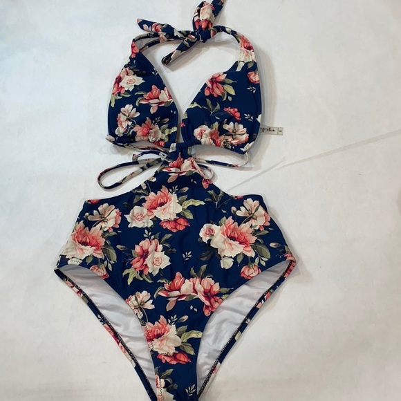 5 for $25 Cupshe one piece floral swimsuit open back - Picture 1 of 6